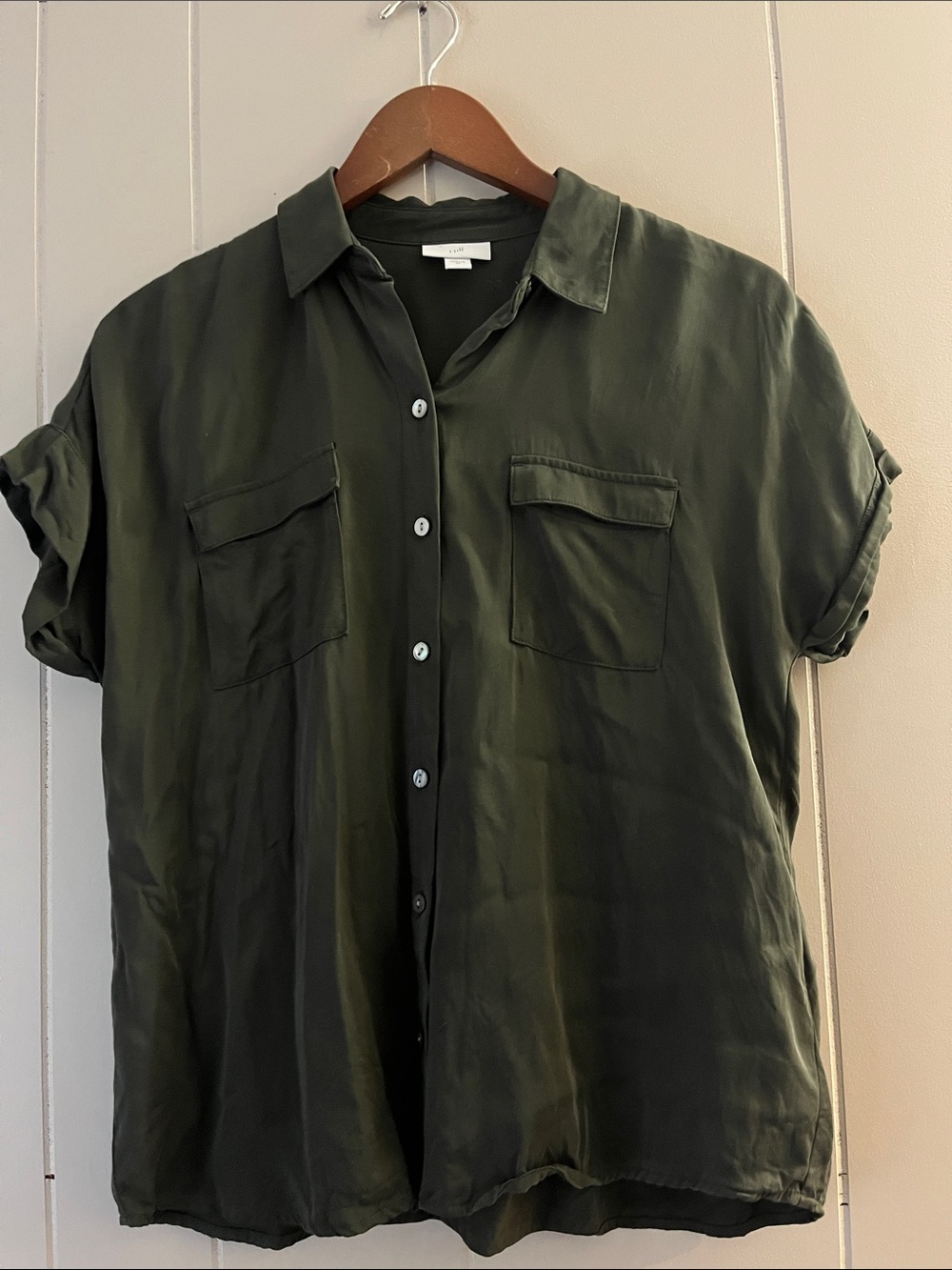 Men's Short-Sleeve Button-Down Shirt in Olive Green